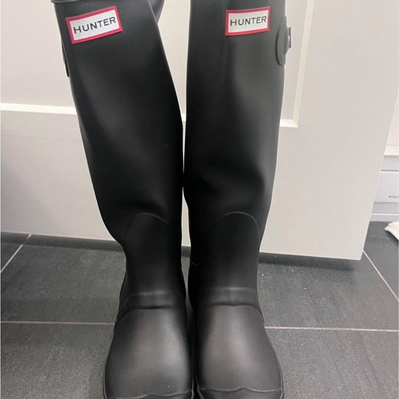 Hunter Black Rain Boots - Picture 1 of 3